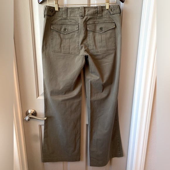VINCE Olive Green Khaki Wide Leg Chino Pants w/ Flap Pockets SZ 2 - Picture 3 of 8